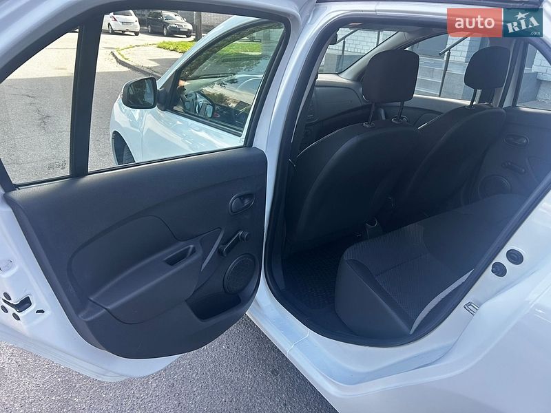 Седан Renault Logan 2014 в Чернигове