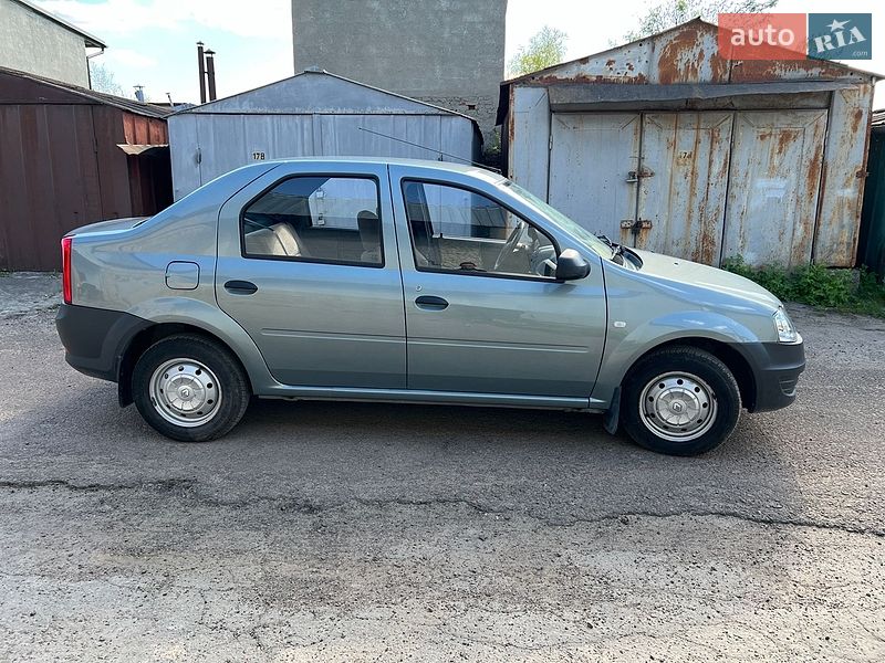 Седан Renault Logan 2009 в Львові