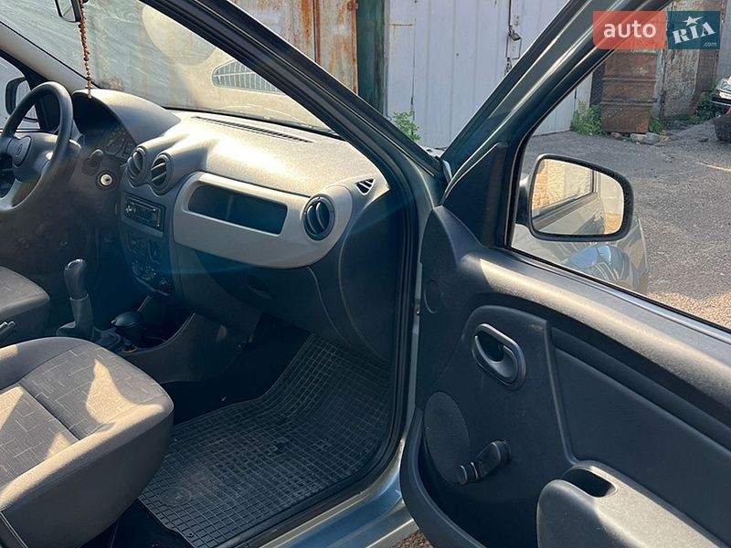 Седан Renault Logan 2009 в Львові