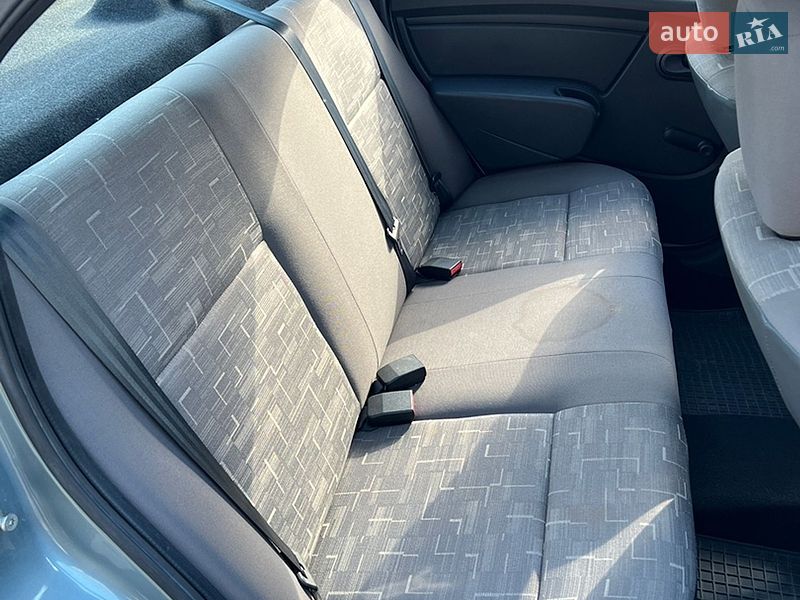 Седан Renault Logan 2009 в Львові