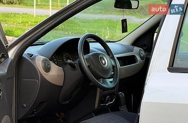 Седан Renault Logan 2011 в Мене