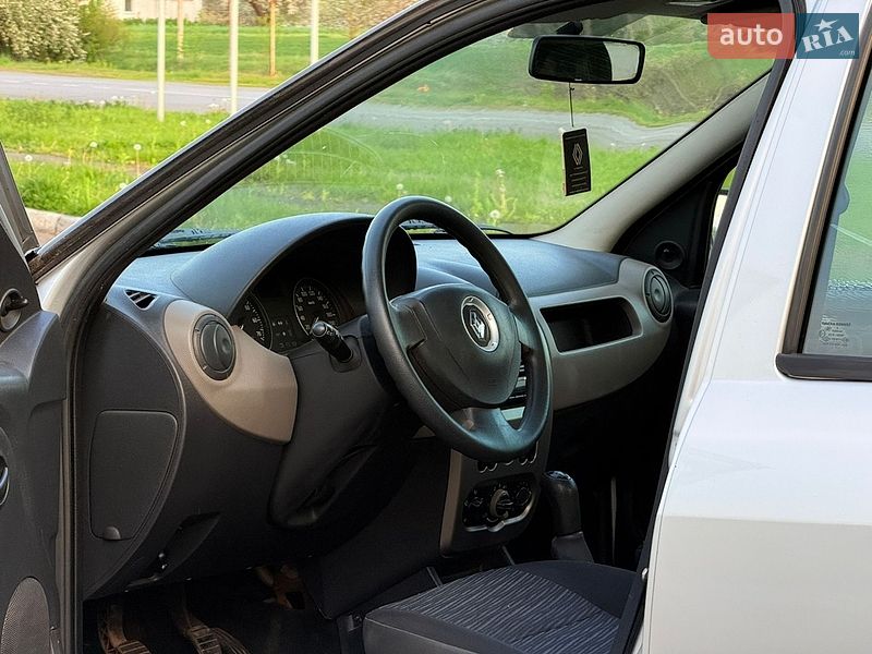 Седан Renault Logan 2011 в Мене