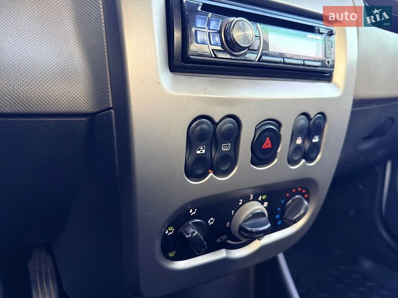 Седан Renault Logan 2011 в Мене