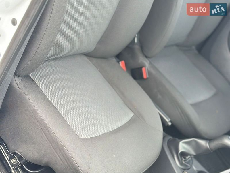 Седан Renault Logan 2014 в Черновцах