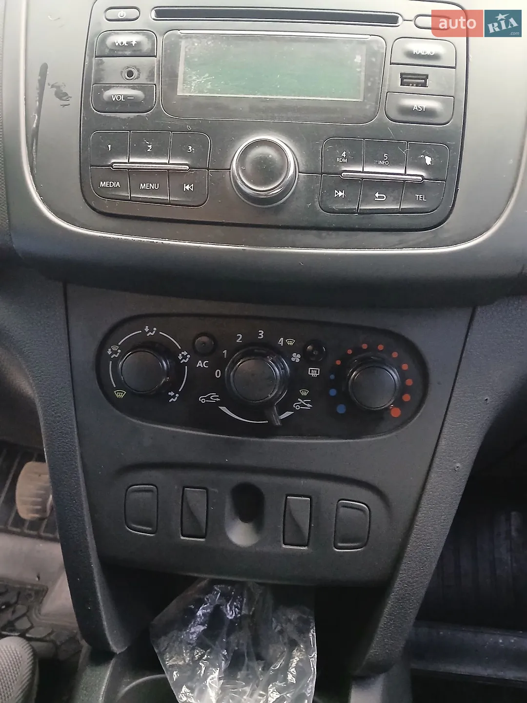 2013 Renault Logan - мініатюра 15