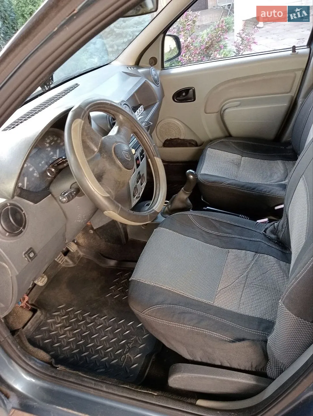 2010 Renault Logan - мініатюра 5