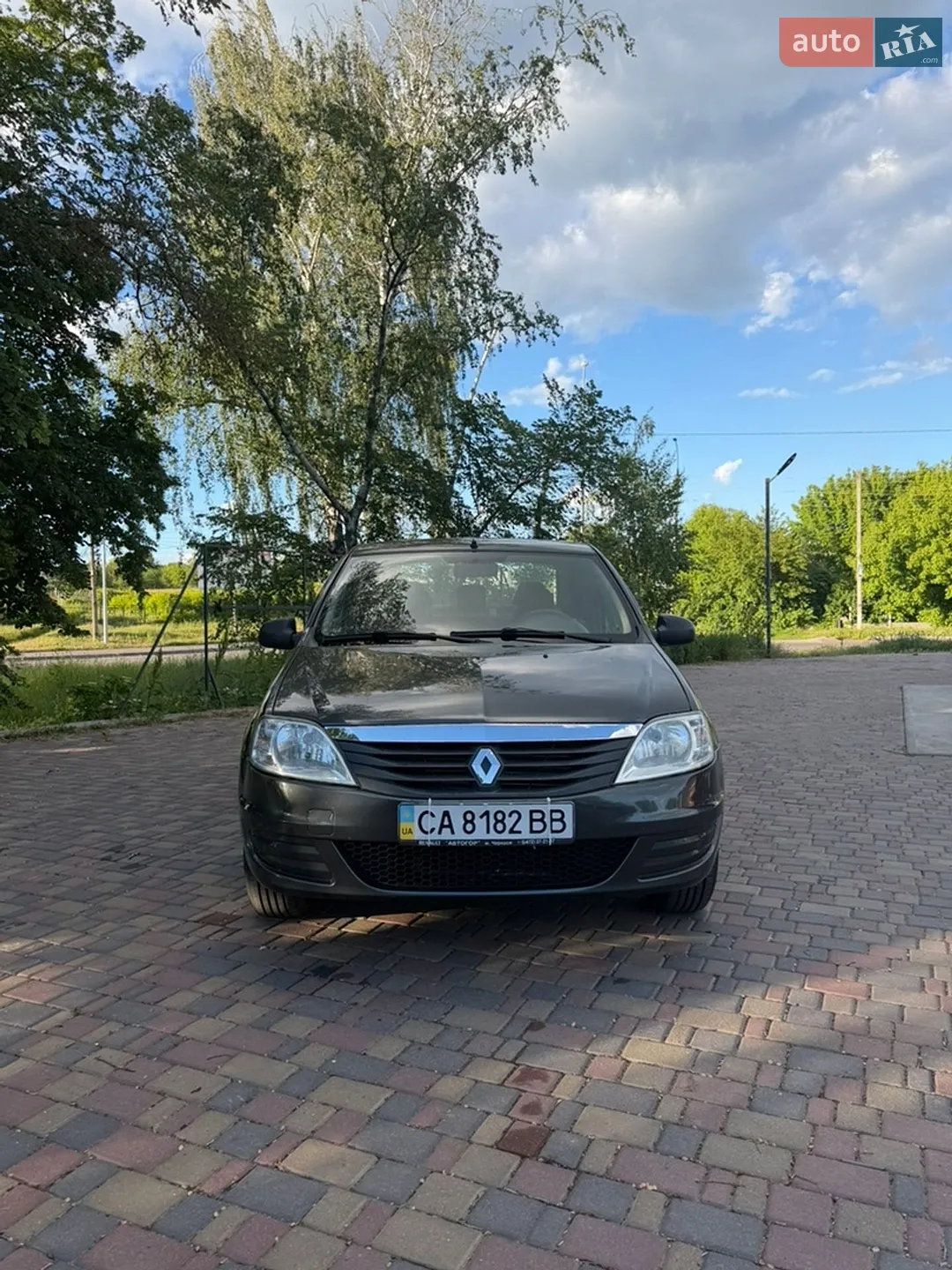 2010 Renault Logan - мініатюра 3