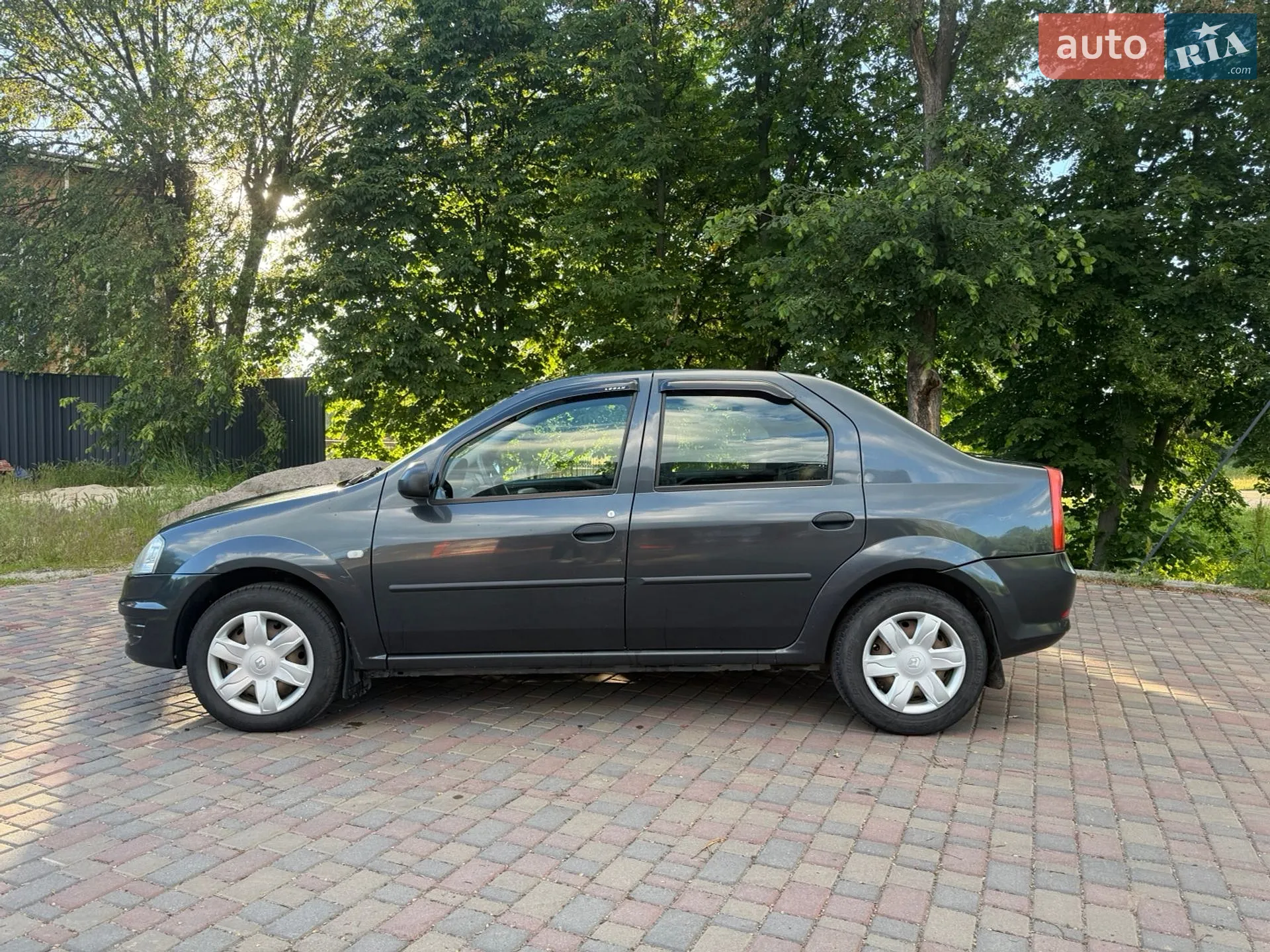 2010 Renault Logan - мініатюра 4