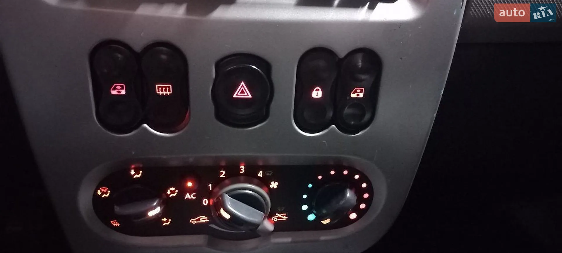 2010 Renault Logan - мініатюра 30