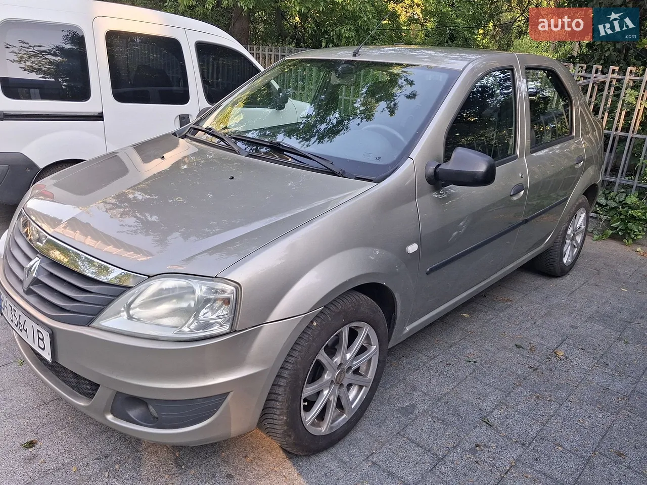 2011 Renault Logan - мініатюра 16