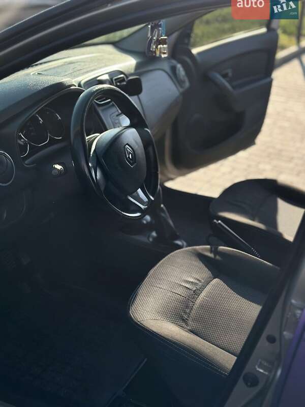 Седан Renault Logan 2013 в Ивано-Франковске