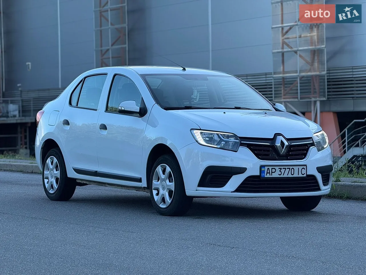 2017 Renault Logan - мініатюра 9