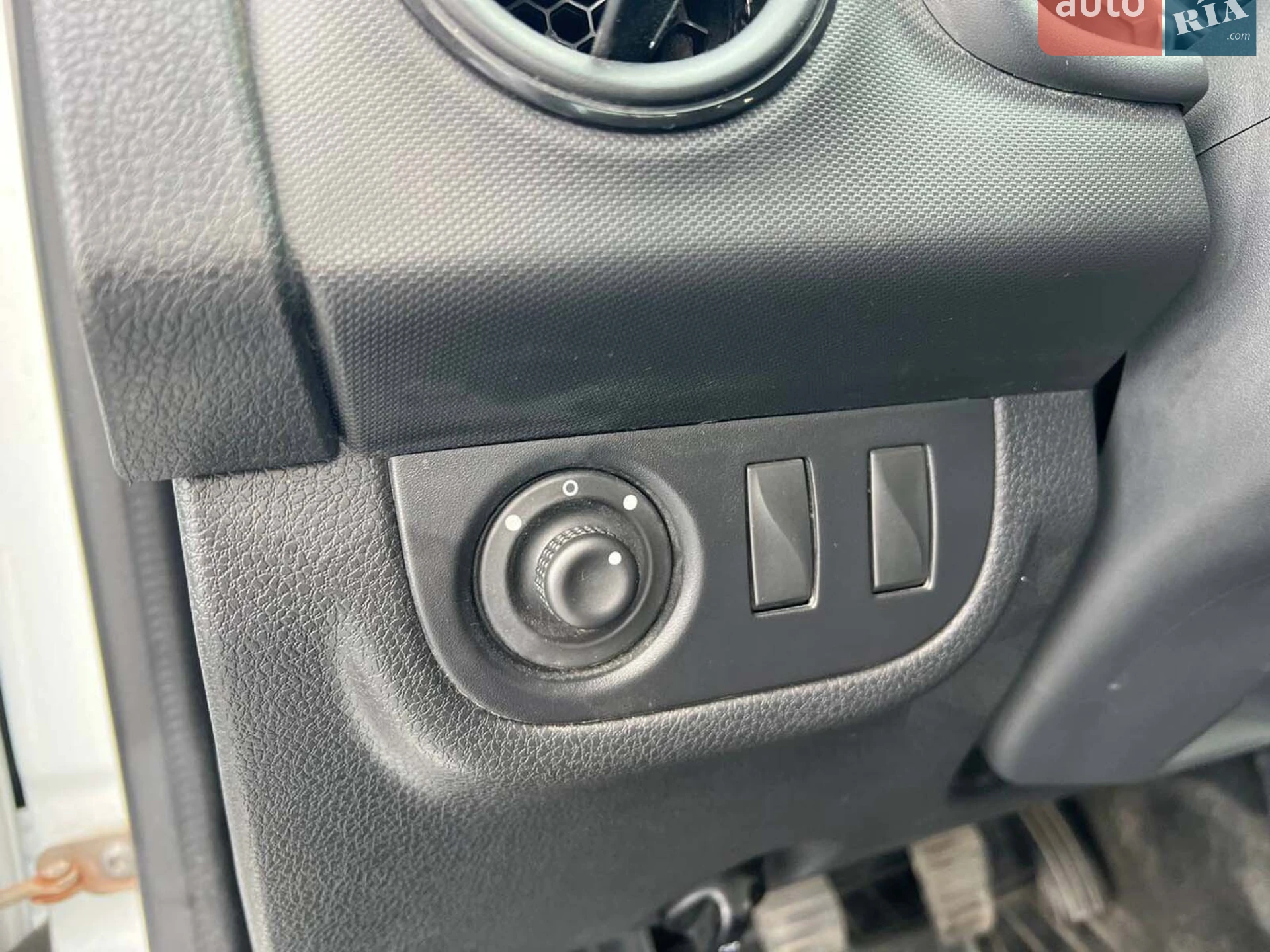 2019 Renault Logan - мініатюра 20