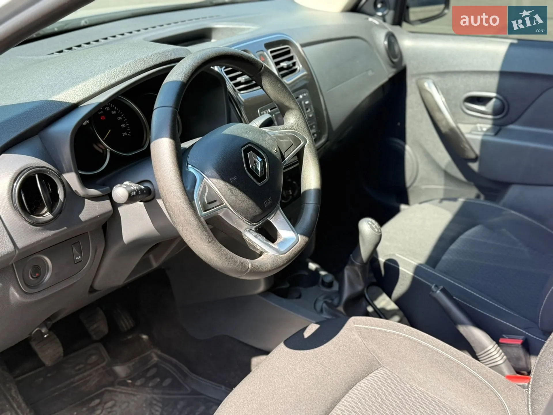 2017 Renault Logan - мініатюра 19
