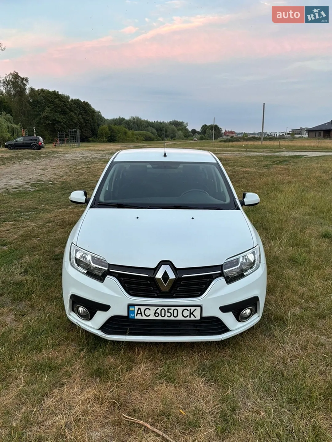2019 Renault Logan - фото 1