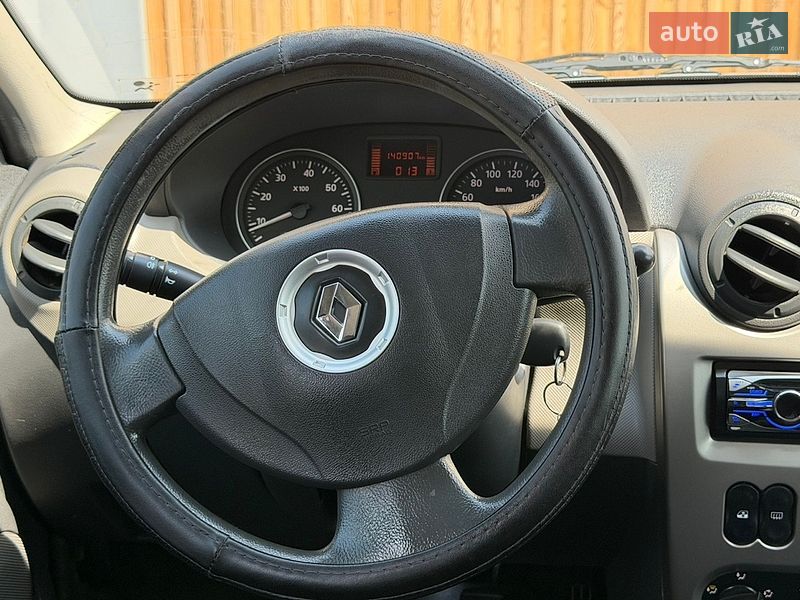 Седан Renault Logan 2011 в Львові