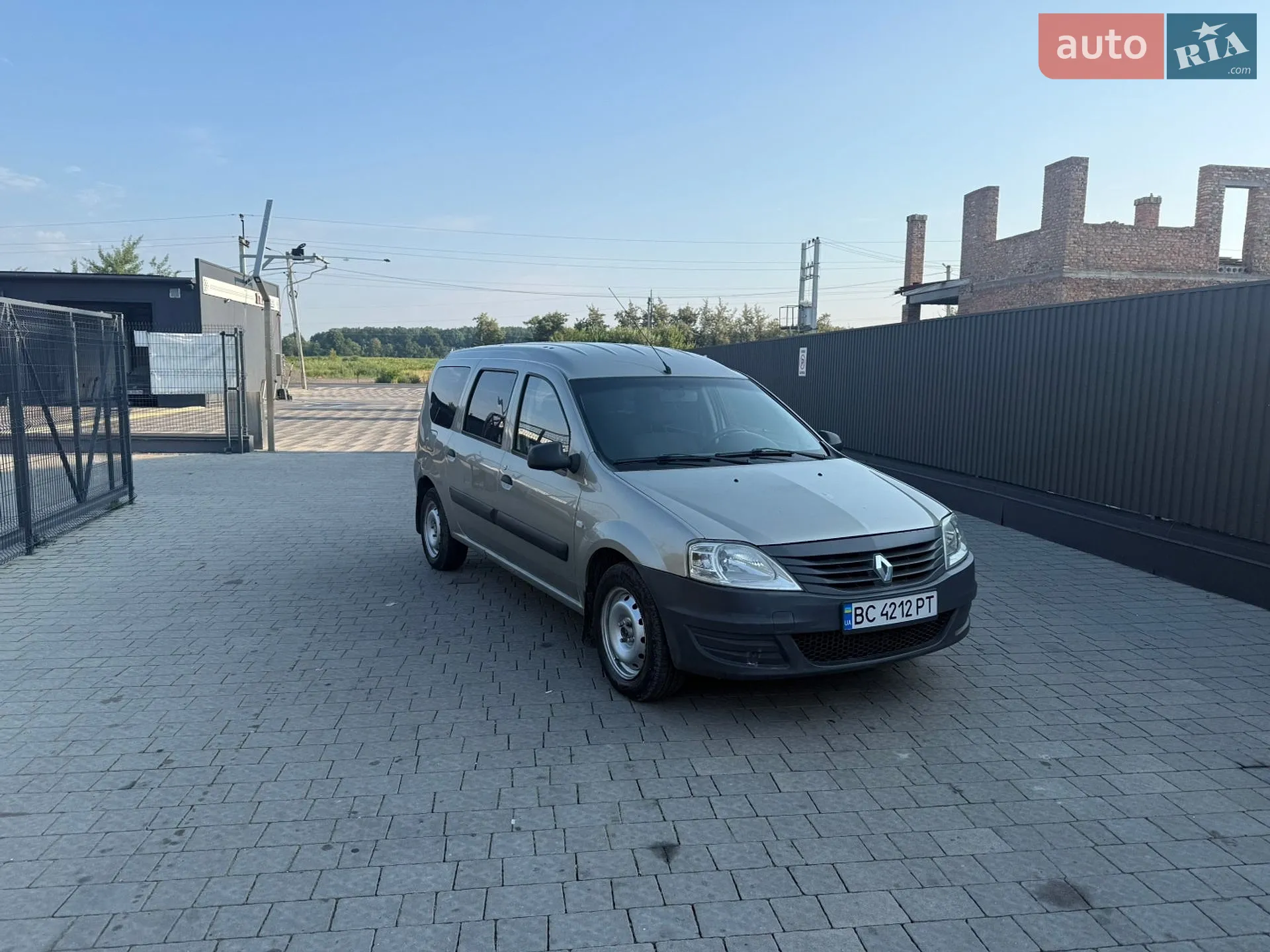 2010 Renault Logan - мініатюра 3