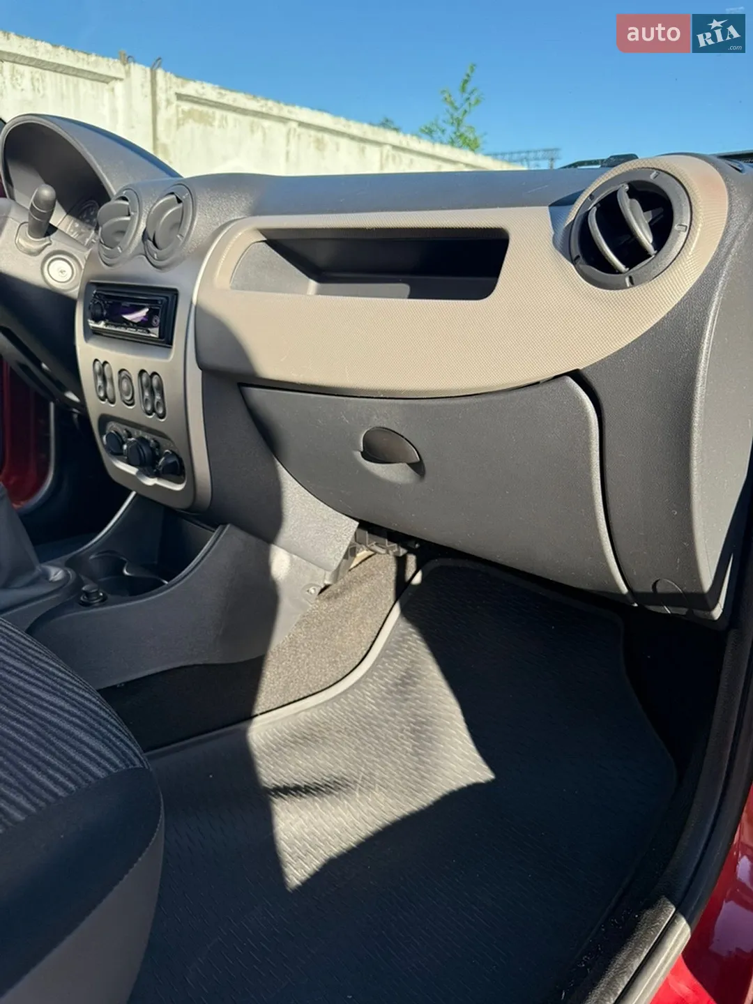2012 Renault Logan - мініатюра 17