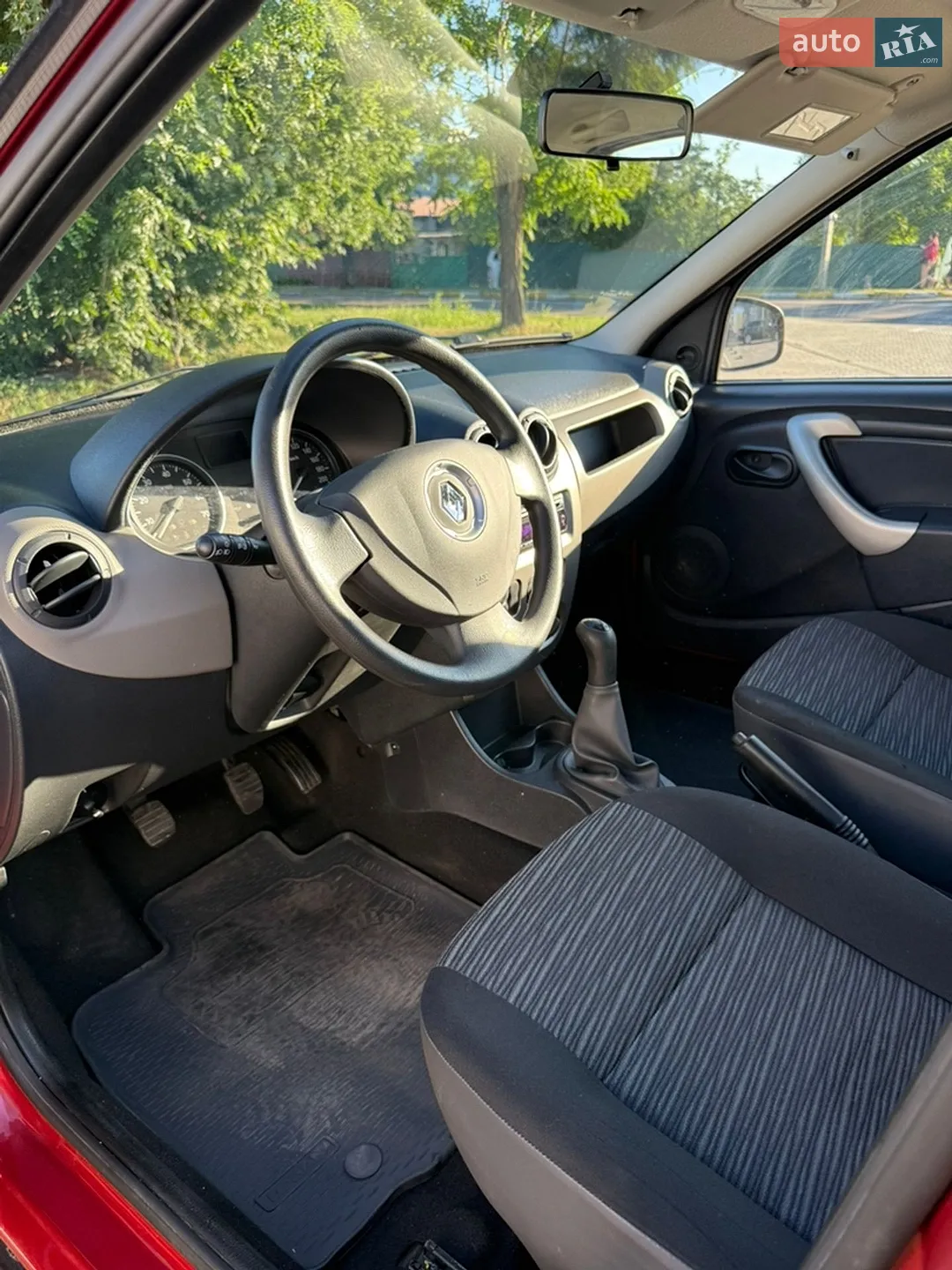 2012 Renault Logan - мініатюра 28