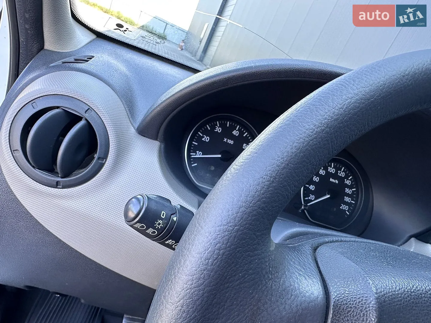 2012 Renault Logan - мініатюра 13