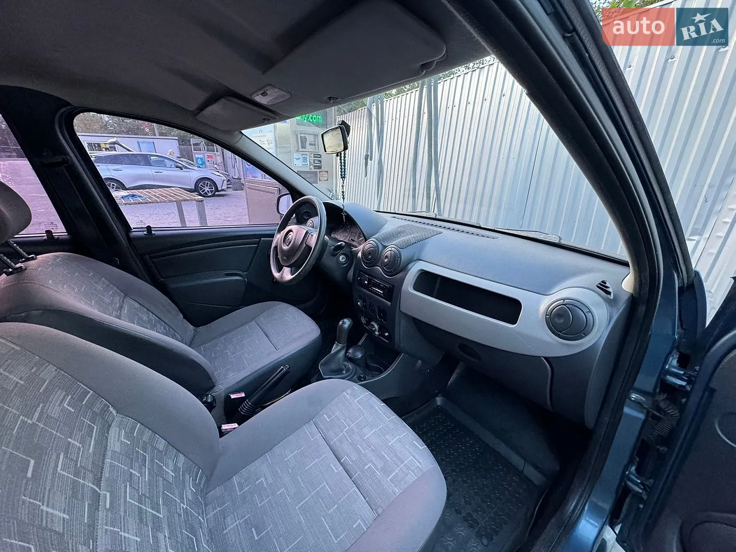 2011 Renault Logan - мініатюра 11