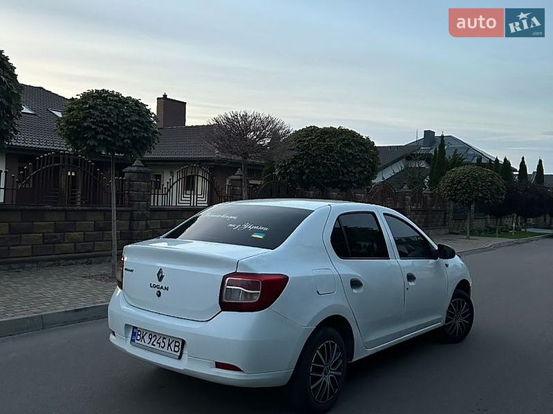 Седан Renault Logan 2014 в Ровно