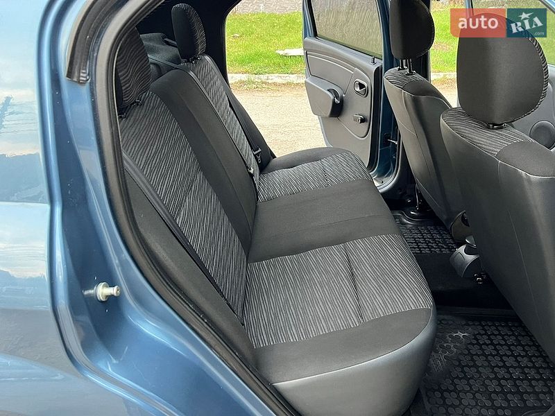 Седан Renault Logan 2011 в Виннице