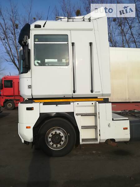 Тягач Renault Magnum 2002 в Києві