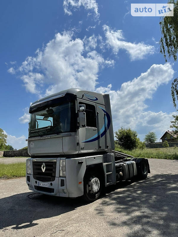 Тягач Renault Magnum 2011 в Мостиске