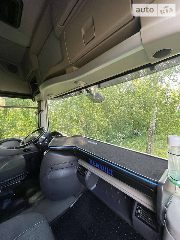 Тягач Renault Magnum 2011 в Мостиске