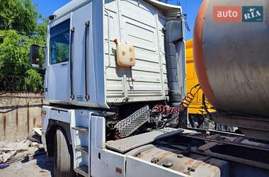 Тягач Renault Magnum 2001 в 