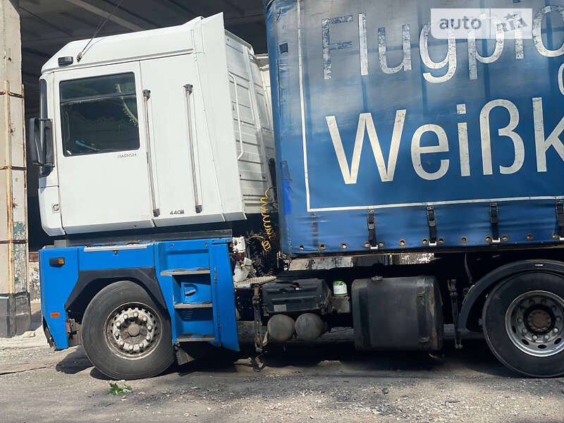 Тягач Renault Magnum 2006 в Днепре