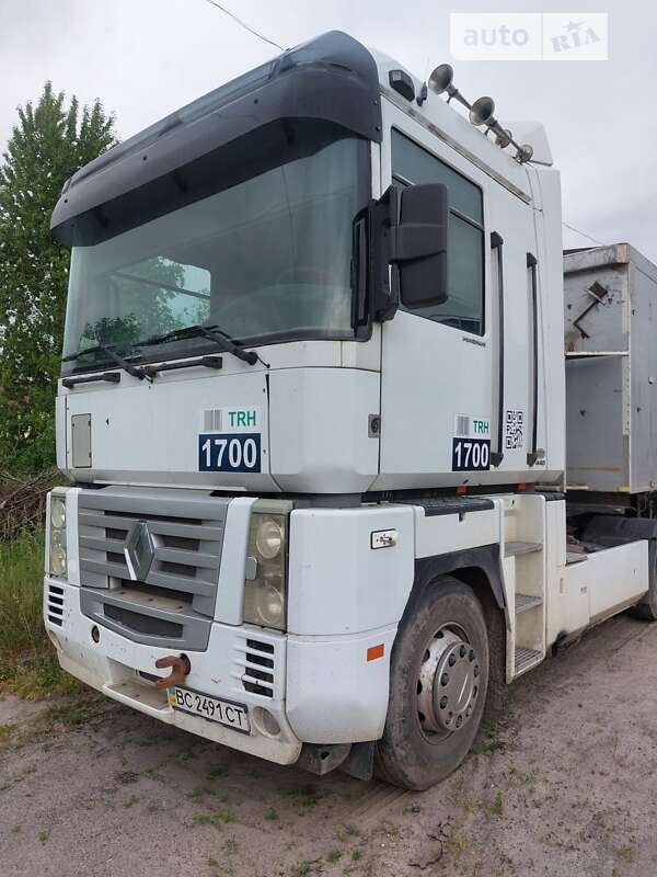 Тягач Renault Magnum 2004 в Золочеве
