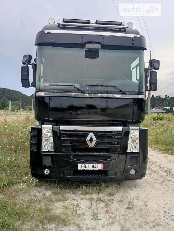 Тягач Renault Magnum 2012 в Львове