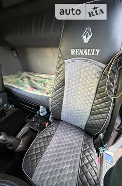 Тягач Renault Magnum 2004 в 