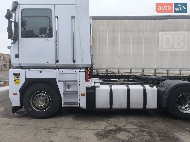 Тягач Renault Magnum 2009 в Луцке