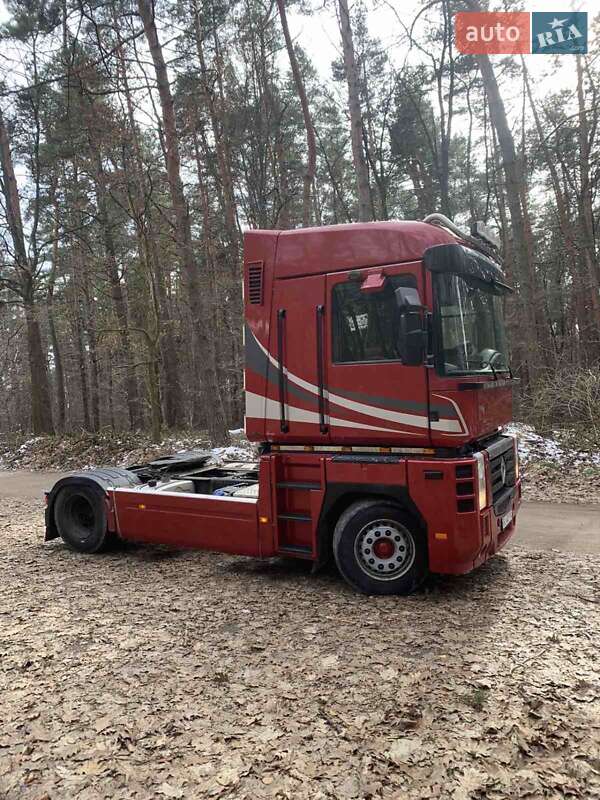 Тягач Renault Magnum 2011 в Львові
