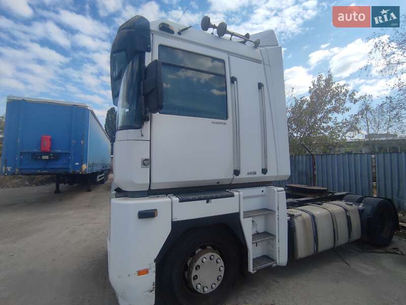 Тягач Renault Magnum 2005 в Києві