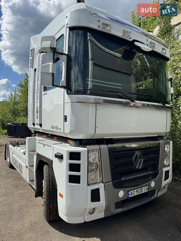 Тягач Renault Magnum 2012 в 