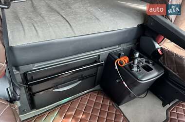 Тягач Renault Magnum 2012 в 