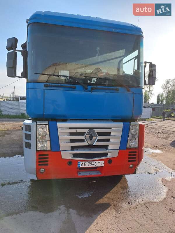 Тягач Renault Magnum 2004 в 