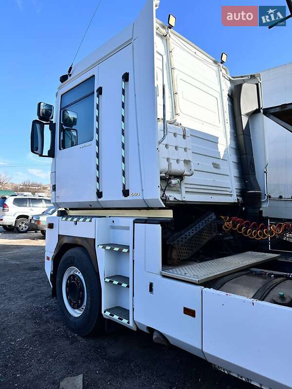 Контейнеровоз Renault Magnum 2004 в Березовке