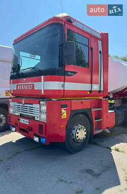 Тягач Renault Magnum 2000 в 