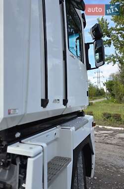 Тягач Renault Magnum 2013 в 