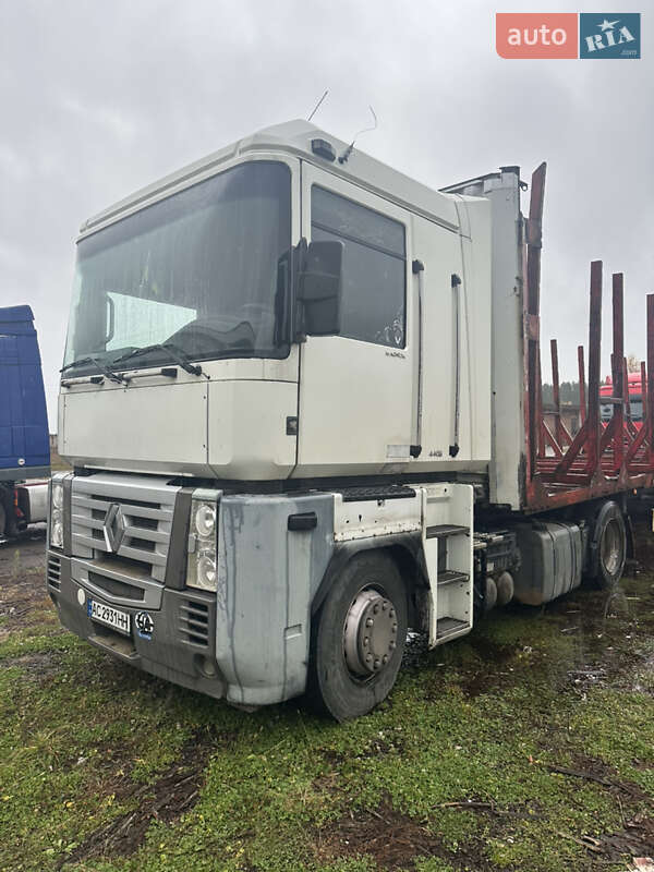 Тягач Renault Magnum 2005 в Сарнах