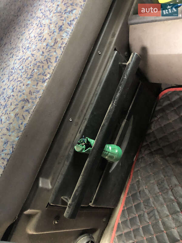 Контейнеровоз Renault Magnum 2006 в Очакове