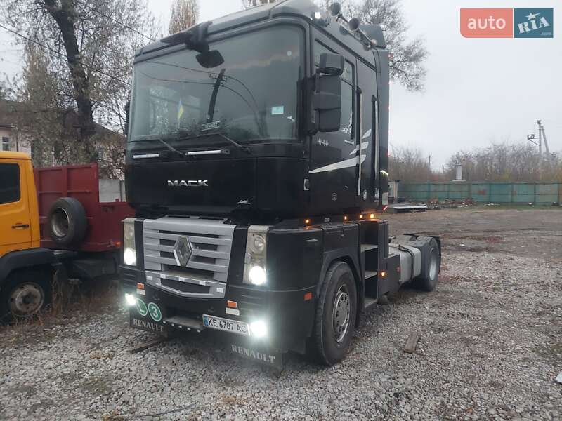 Тягач Renault Magnum 2004 в Новомосковську