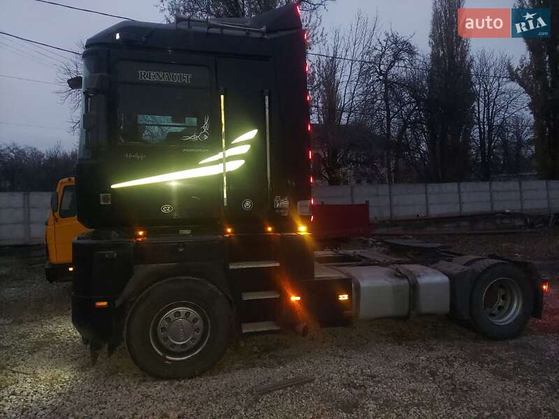 Тягач Renault Magnum 2004 в Новомосковську
