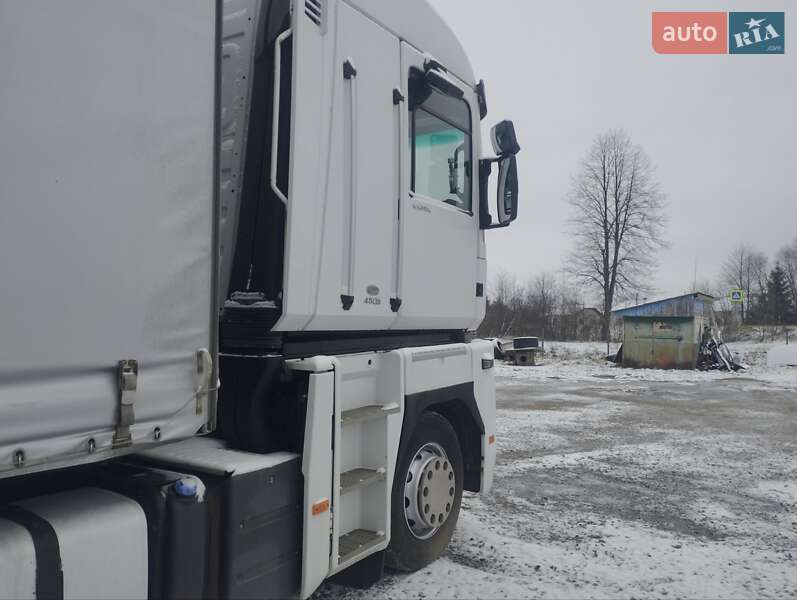 Тягач Renault Magnum 2011 в Долині