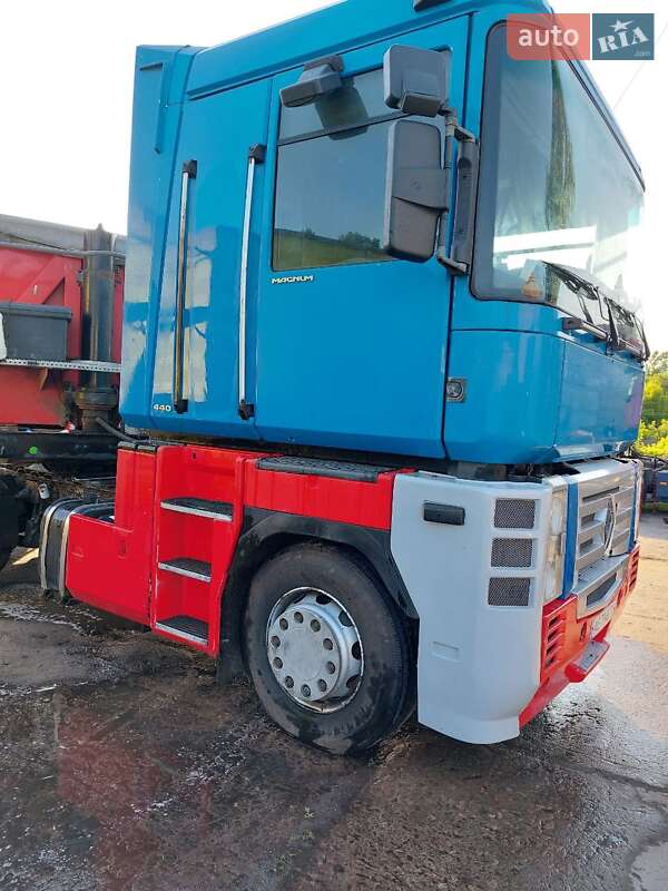 Тягач Renault Magnum 2004 в Киеве